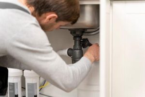 Как устранить засор в канализационной трубе в домашних условиях в частном доме быстро и эффективно